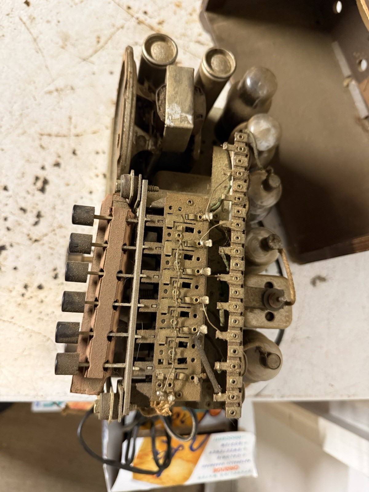 1939 PHILCO Radio model 39-7 push button tube wood tabletop