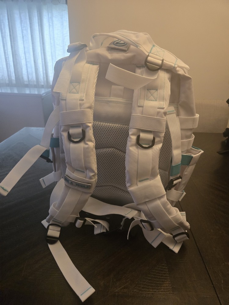 Wolfpak 35L white and blue bag