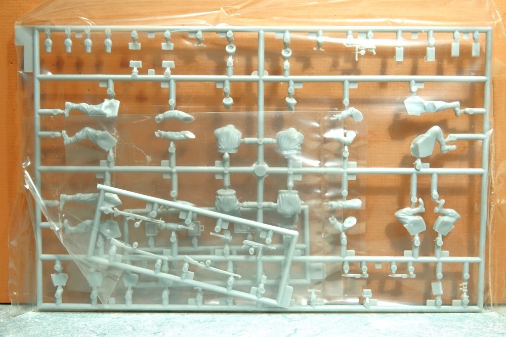 1/35 DRAGON 13th MOUNTAIN DIVISION HANDSCHAR MODEL KIT # 6067