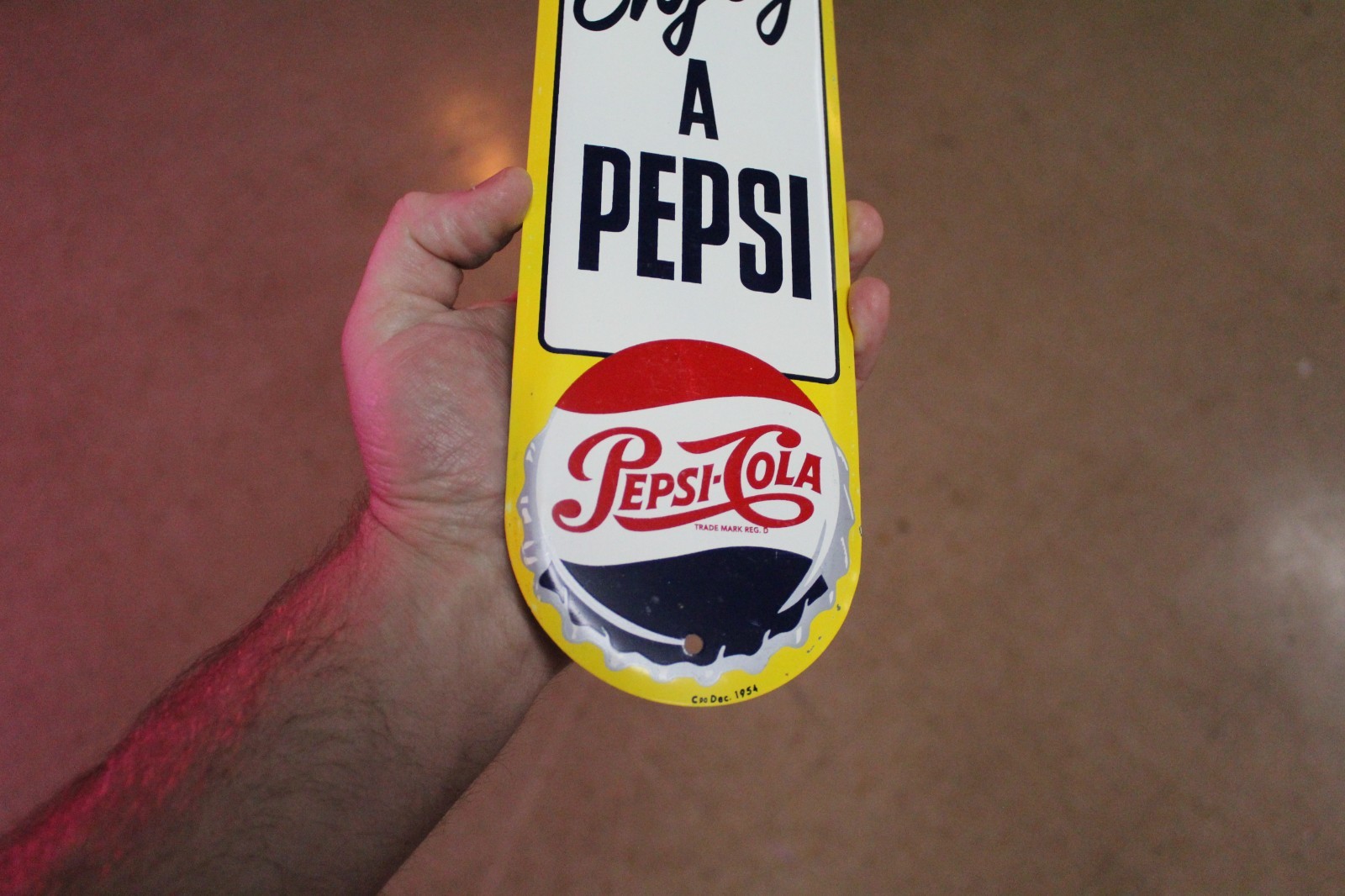 SCARCE 1954 ENJOY A PEPSI COLA STAMPED PAINTED METAL DOOR SIGN SODA BOTTLE CAP