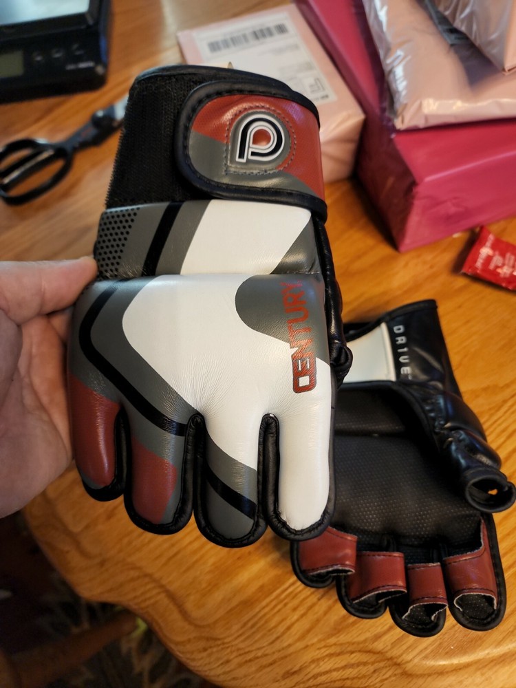 CENTURY Drive Men's Training Glove Size Medium