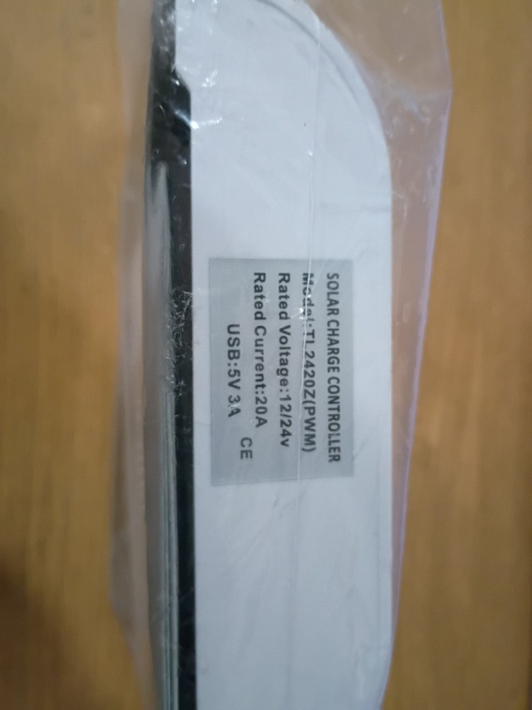 PWM SOLAR CHARGE CONTROLLER 12V/24V 20A USB: 5V 3A TEMP SENSOR