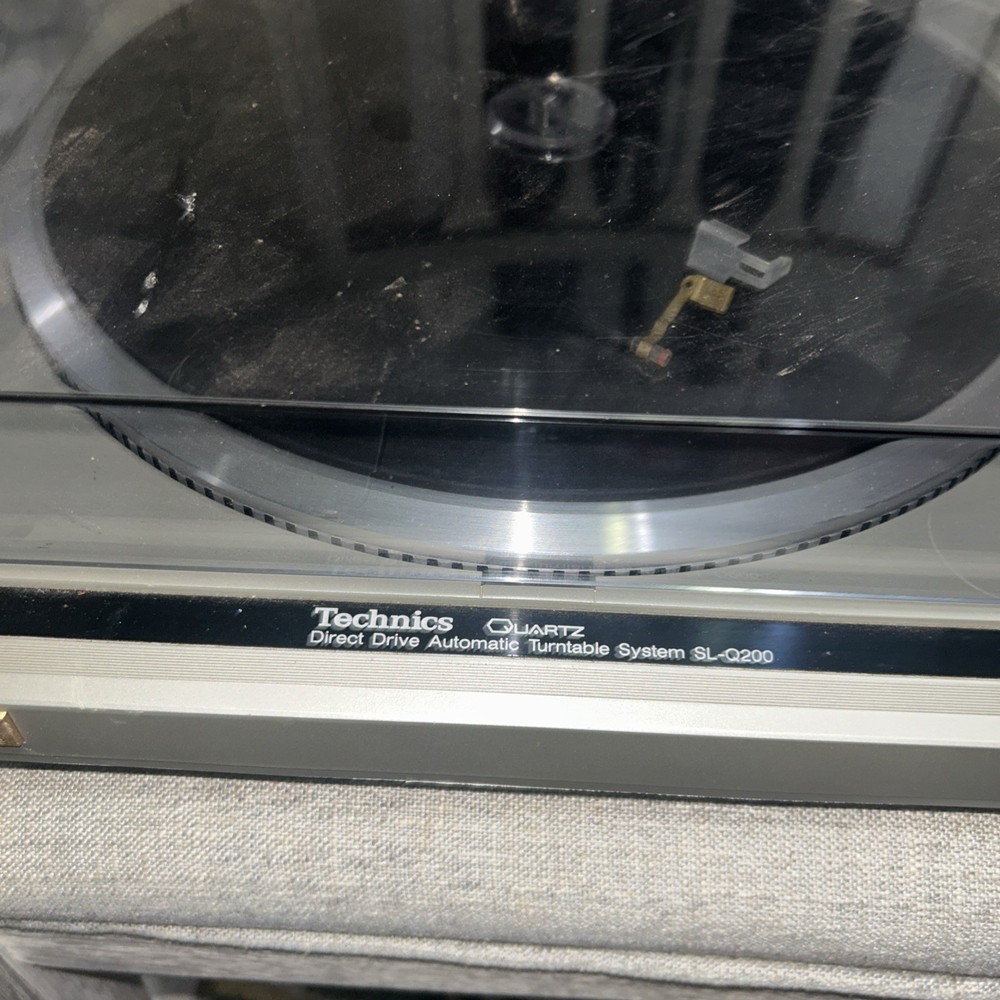 Technics Quartz Direct Drive Automatic Turntable SL-Q200