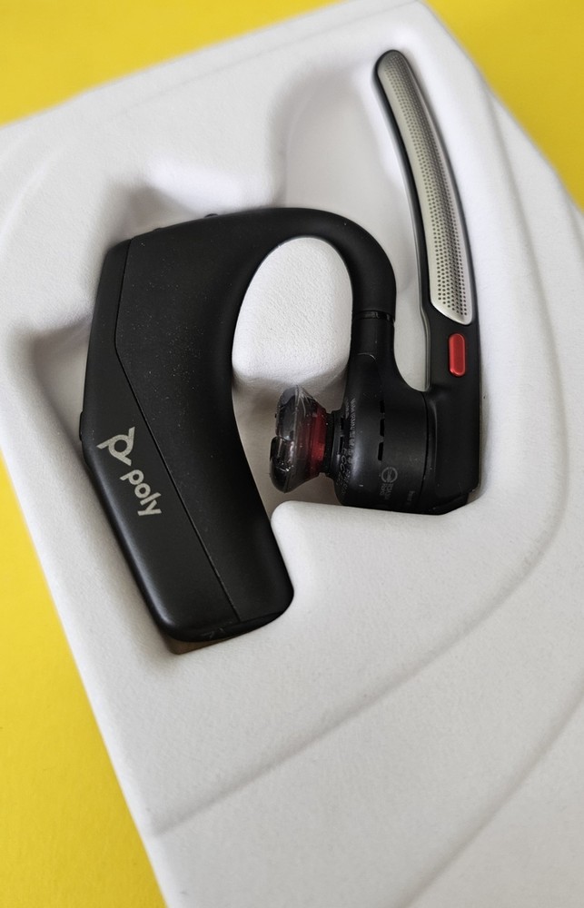 Plantronics POLY Voyager Legend 30 Noise Cancelling Bluetooth Headset