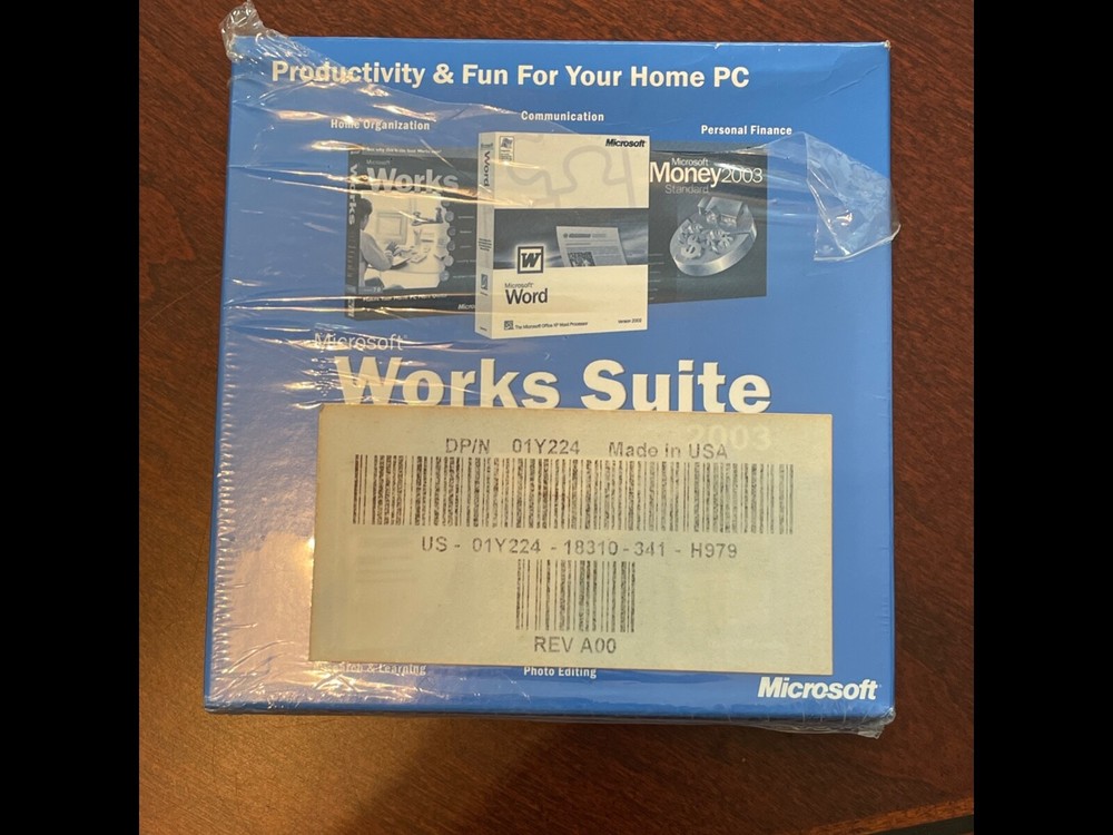 Microsoft Works Suite 2003 Set with Product Key. never used.
