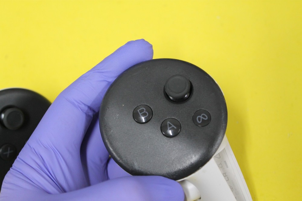 READ ~ Genuine Meta Quest 3 / 3S VR Left & Right Pair Controllers ONLY