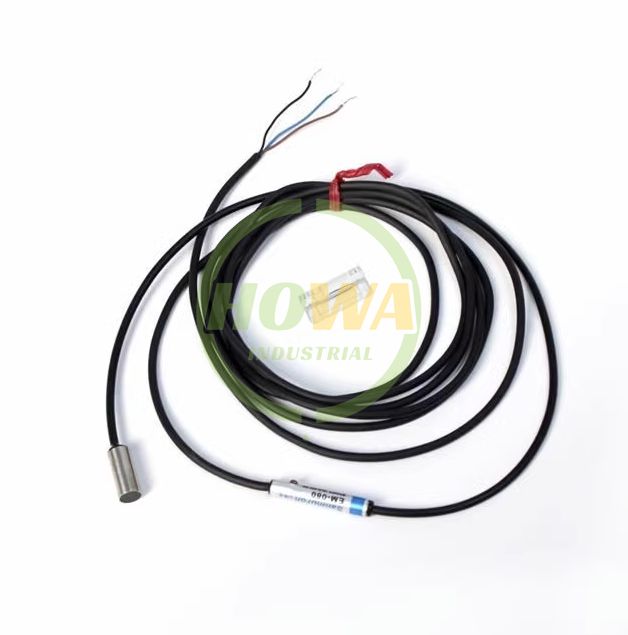 NEW KEYENCE EM-030P Proximity Switch Sensor