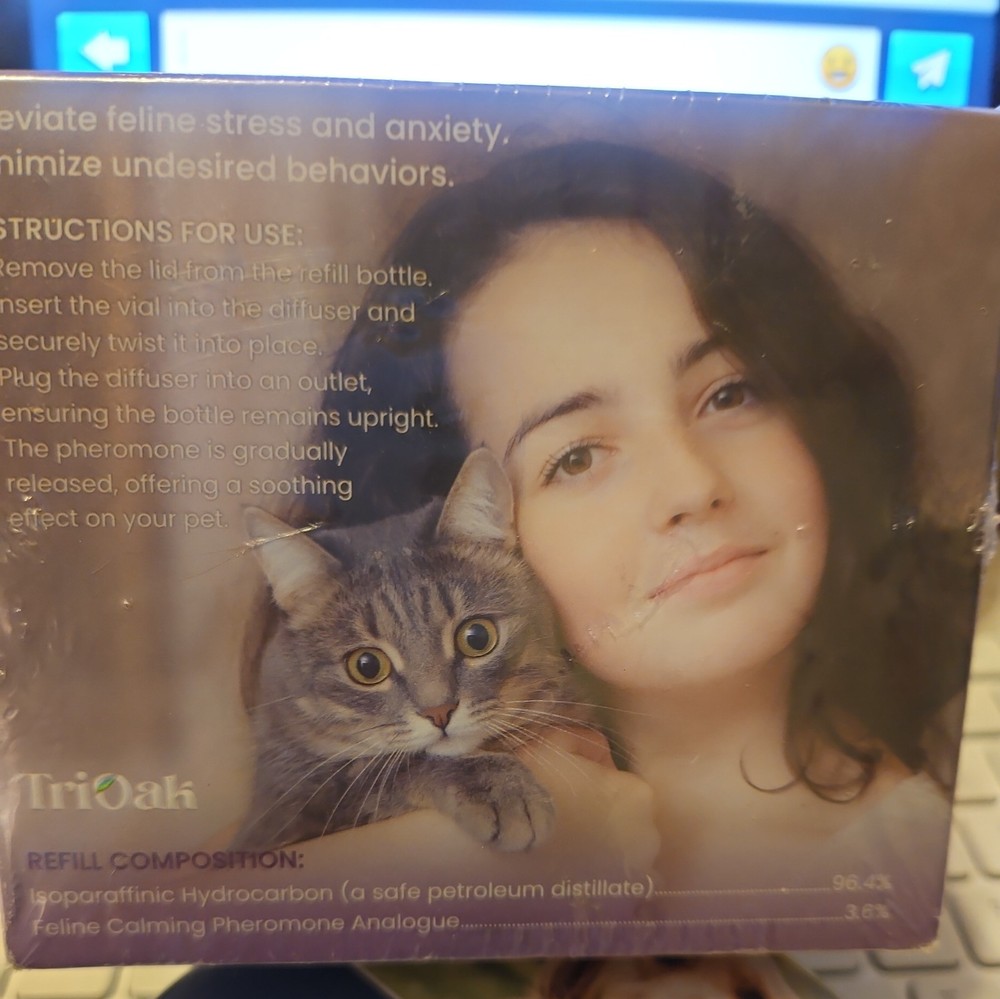 Cat Calming 2- Diffuser & 2- Refills: Pheromone for Cats, Light Purple