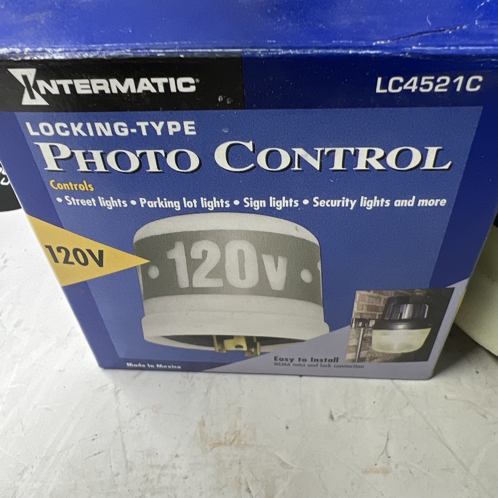 New! Locking Photocontrol Photosensor Sensor 120V Intermatic LC4521C