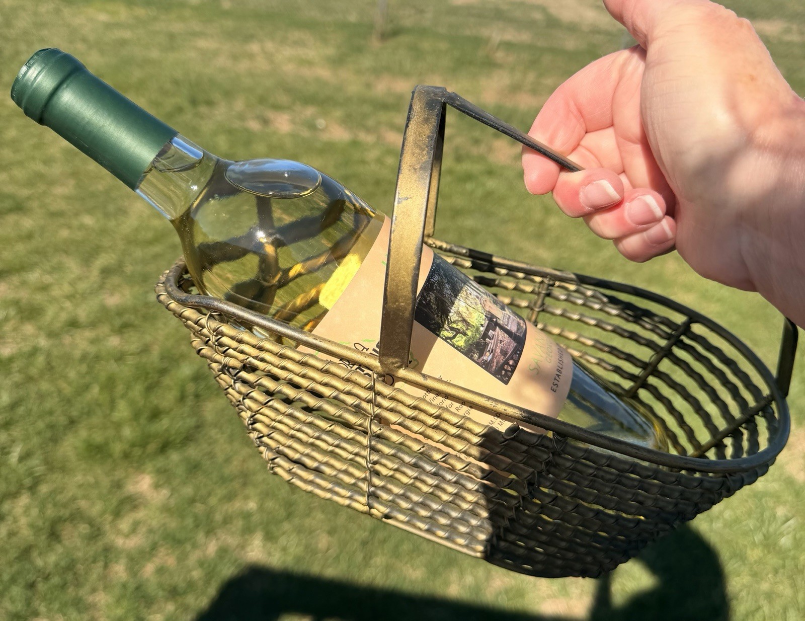 French Brass Finish Metal Twisted Or Rope Texture Wine Bottle Caddy 10.5”L