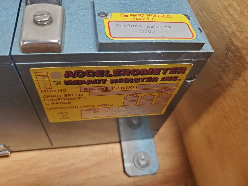 Impact register INC. ACCELEROMETER Model RM-3WE 90 min chart speed