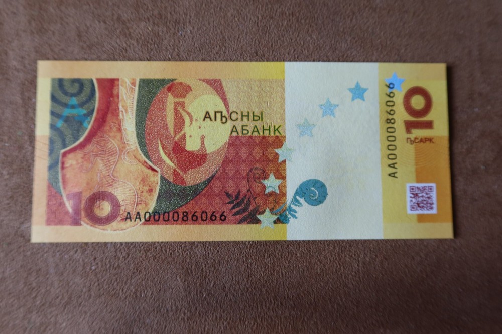 ABKHAZIA, 2024 ISSUE, 10 APSAR - LEOPARD UNCIRCULATED - BEAUTIFUL NOTE