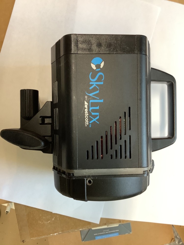 Westcott  SkyLux LED Light (5600K, dimmable) Untested