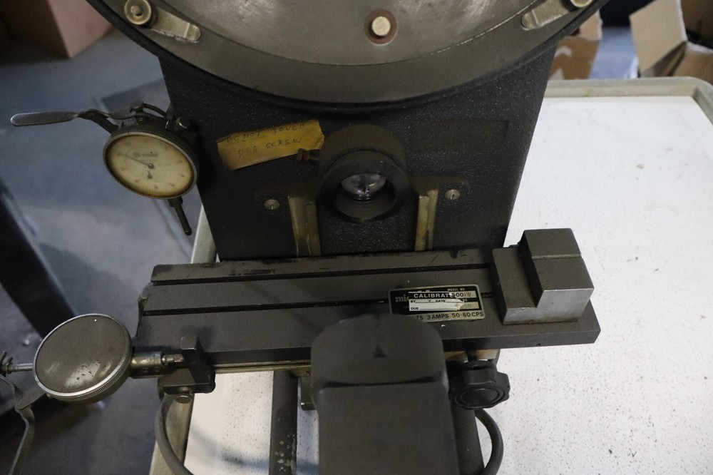 Micro Vu 500HP Bench Top Optical Comparator
