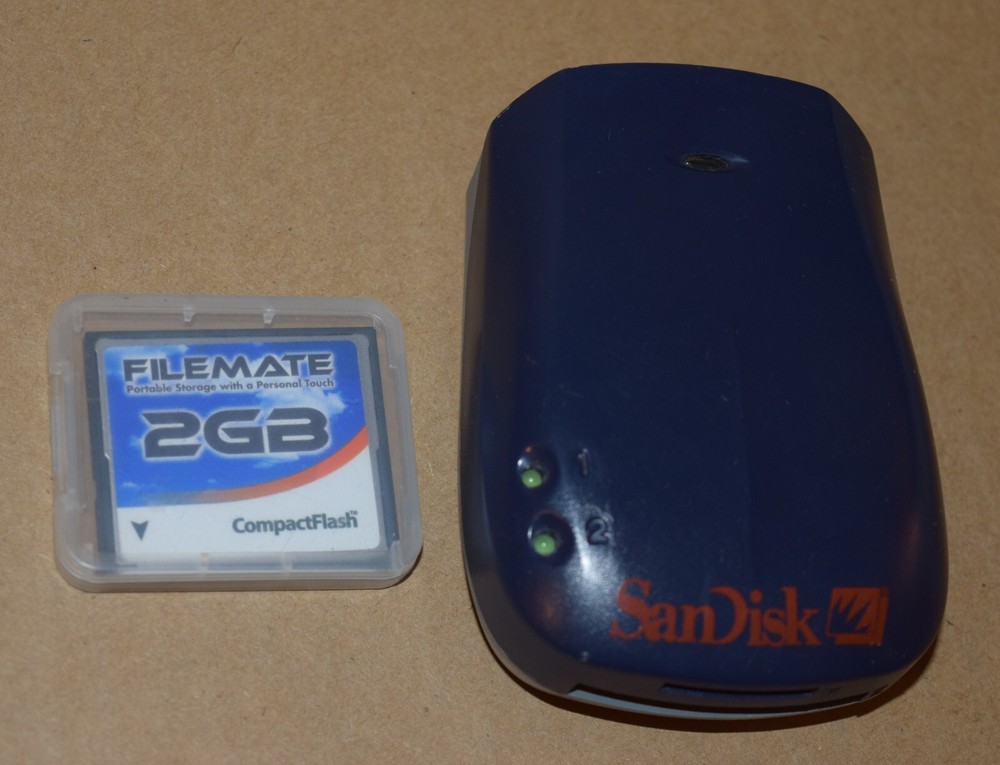 2GB Compactflash Card with Scandisk USB Reader