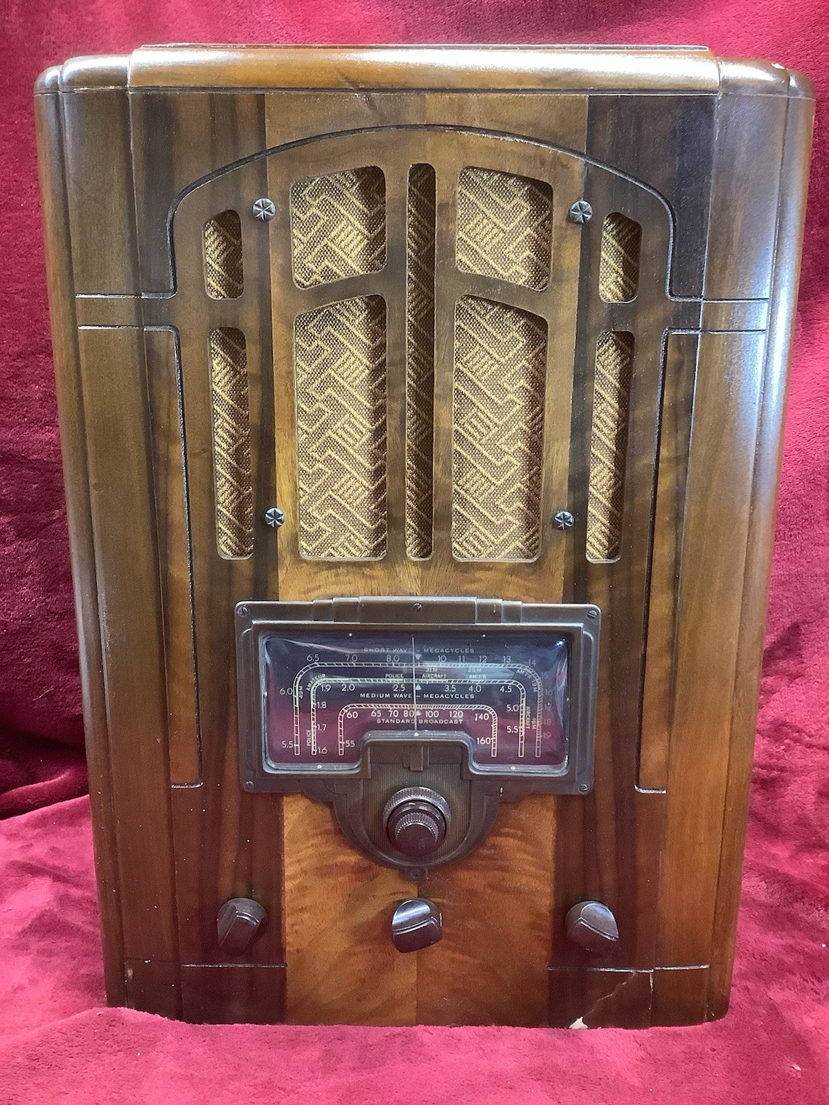 1936 RCA Model 6T2 Tube Type Tombstone Wood Radio Works Good Condition BC SW