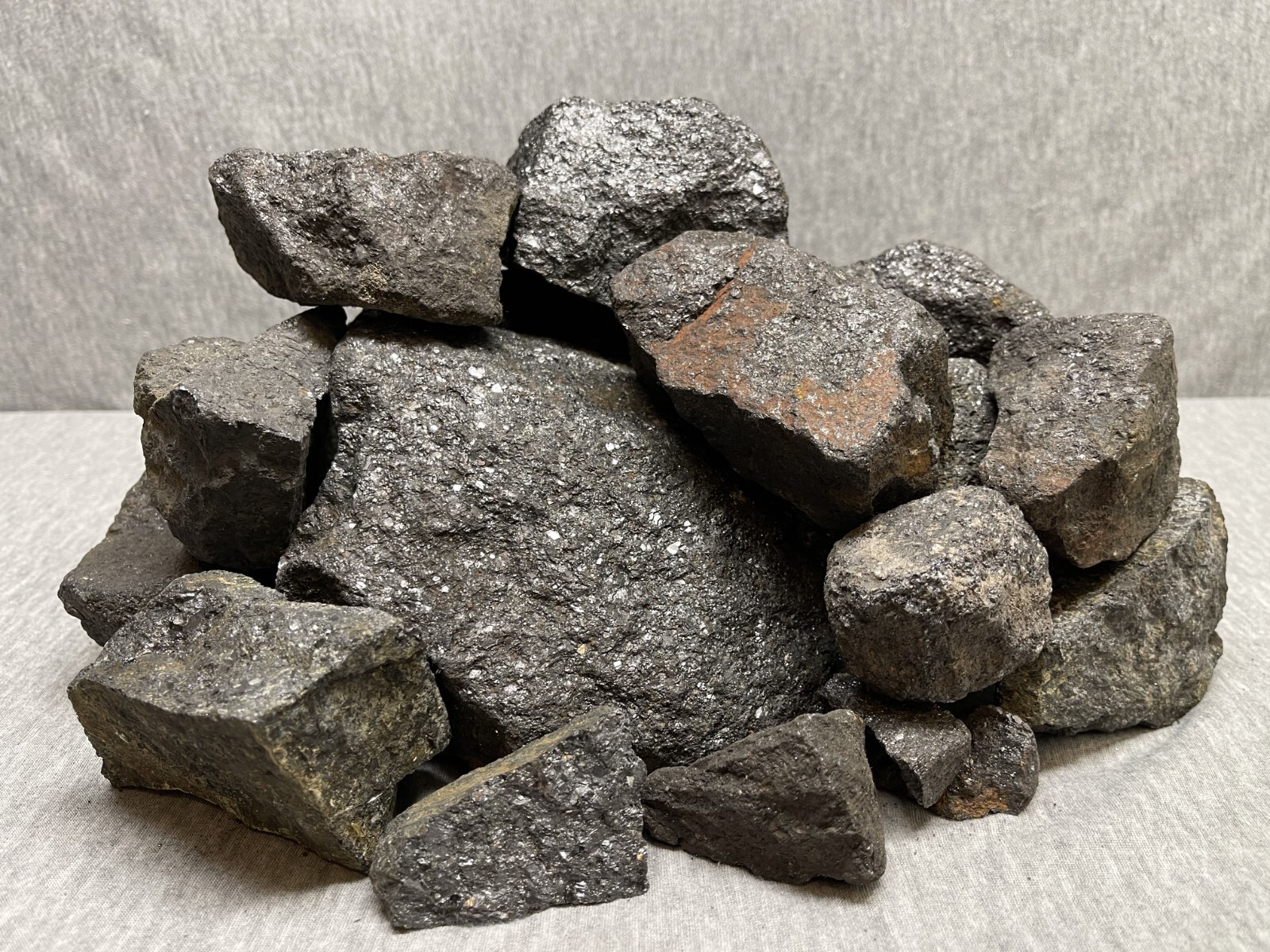 Dark Iron Ore, Magnetite Ore, Smelting Ore, Iron Ore Rock, 5 Pounds