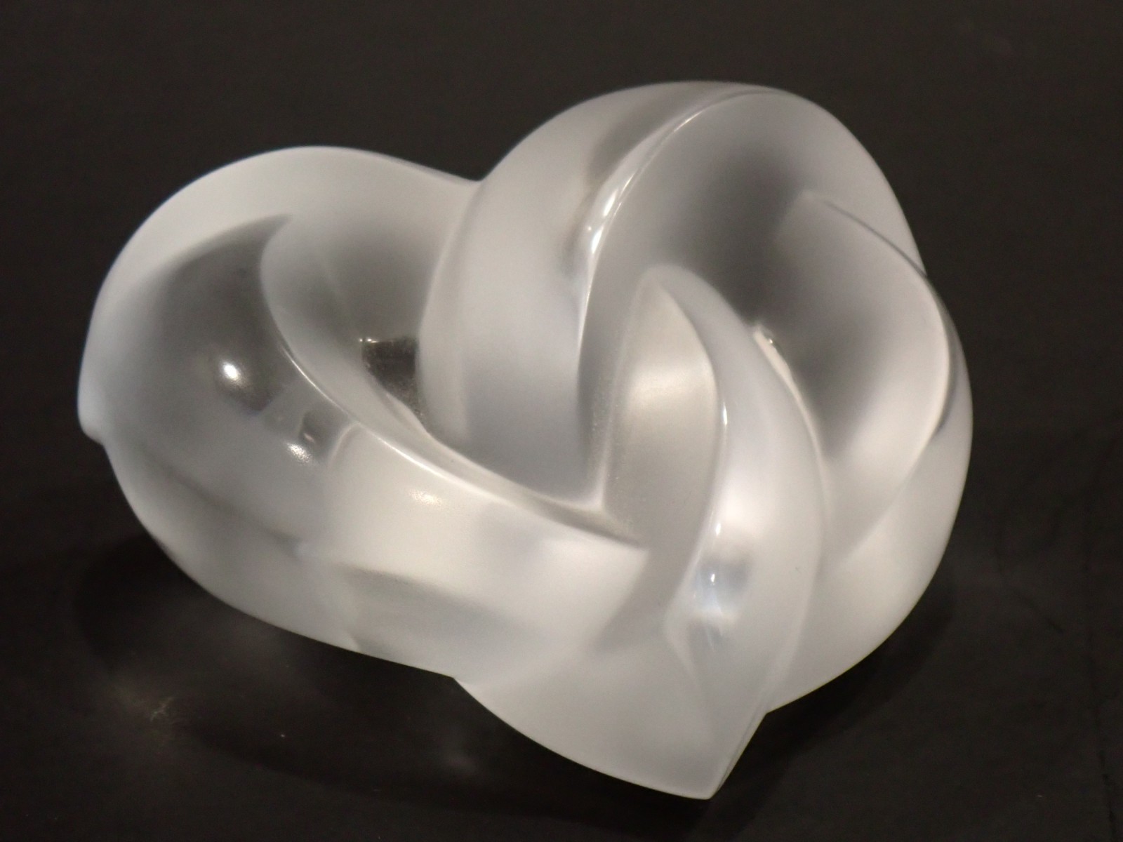 Vintage Lalique France Crystal Love Heart Knot 3" Paperweight Figurine Signed