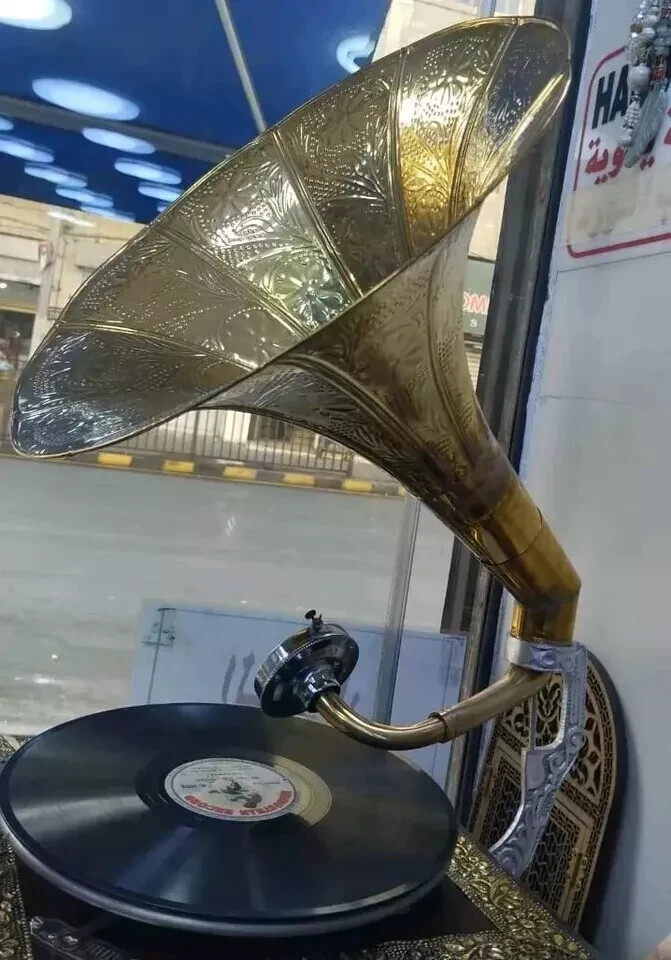 Antique HMV Gramophone Fully Functional Working Phonograph, win-up record player