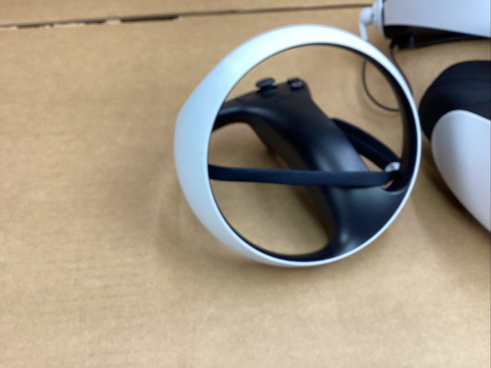 Sony PlayStation VR2 Virtual Reality Headset Bundle CFI-ZVR1