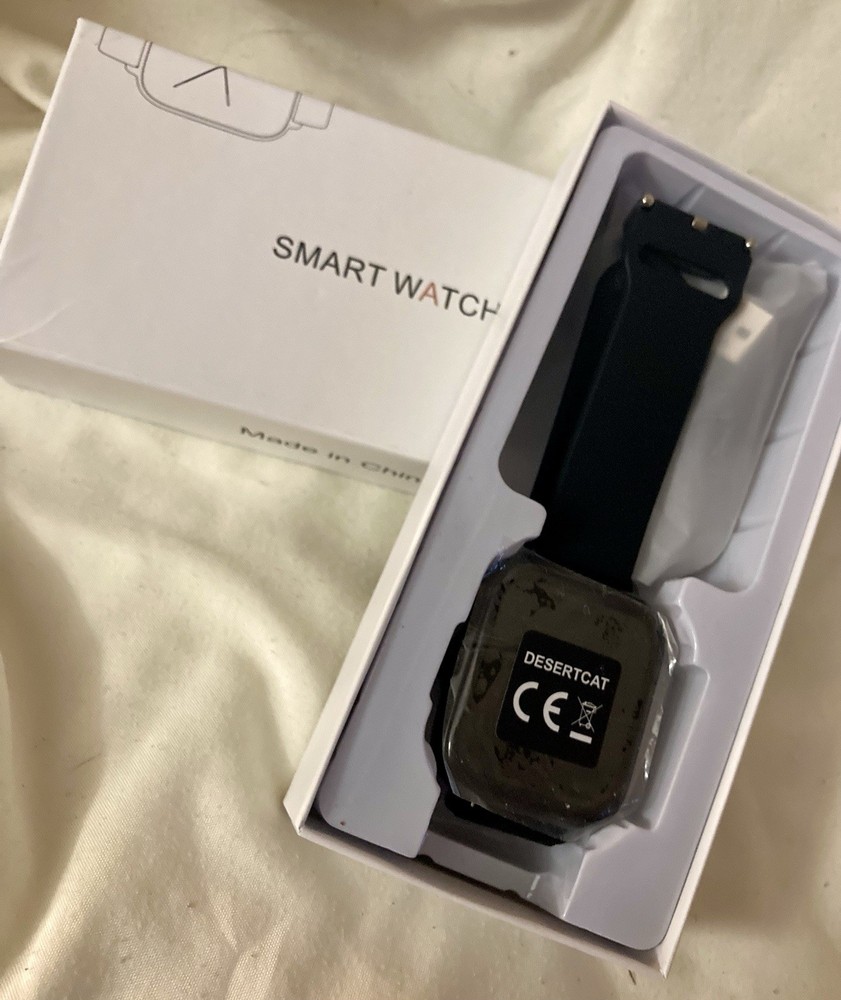 Shenzhen Luomandi Electronic Universal Smartwatch iPhone compatible.