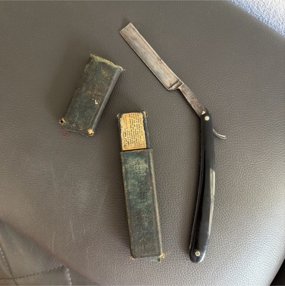 Bigelow Dowse Co. Straight Razor with Original Case
