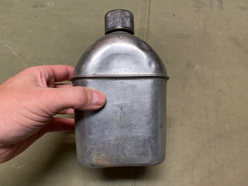 ORIGINAL WWII US ARMY & MARINE INFANTRY M1942 CANTEEN-DATED 1944
