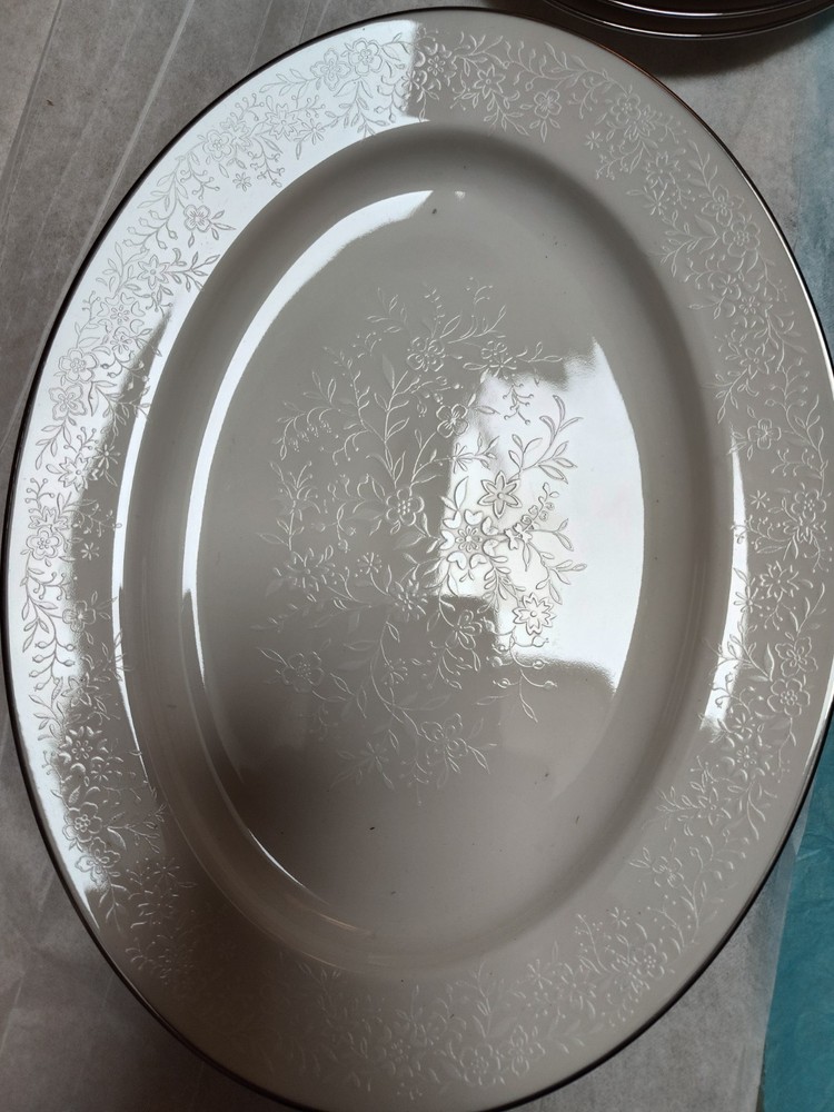 Noritake Porcelain China, Affection Pattern