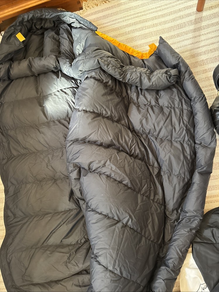 Midwest Mountaineering Down Filled Sleeping Bag. EUC