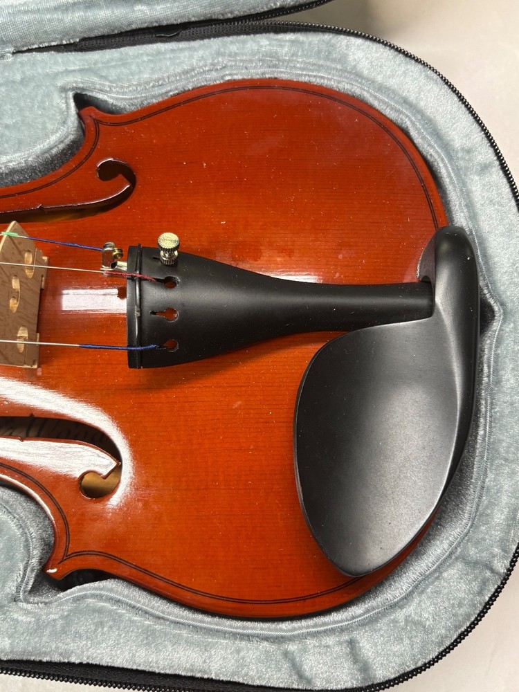STAR WOOD VIOLIN WITH CASE