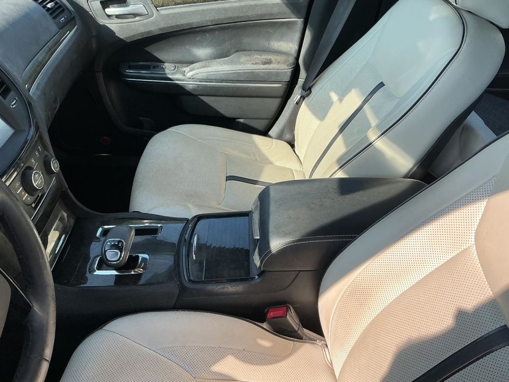 300 2013 Glove Box 5018752