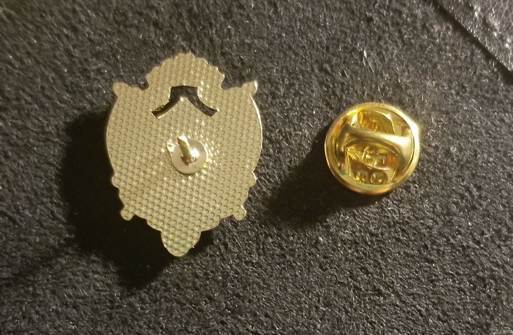 MASONIC CREST MASON LAPEL PIN