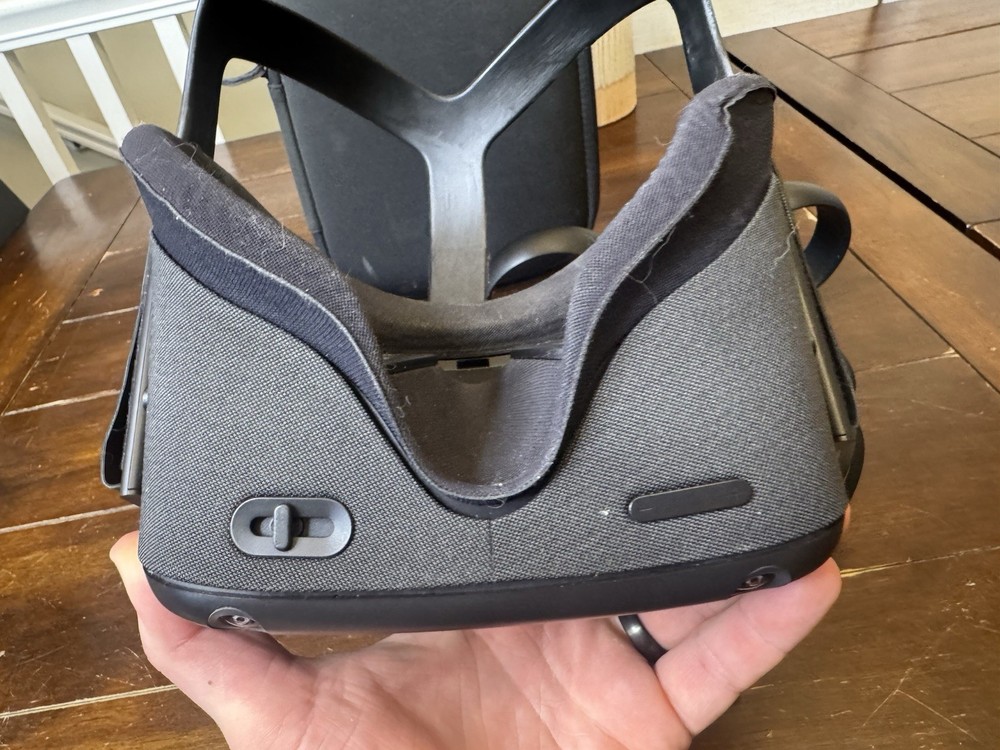 Oculus Quest 1 64GB VR Headset Bundle with Controllers and Carrying Case Black