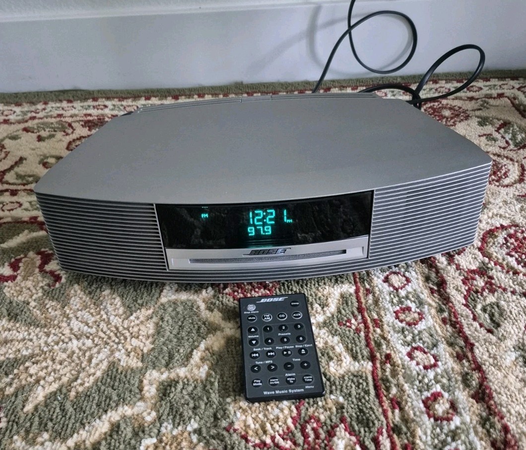 BOSE Wave Music System CD am fm radio with remote works great sounds excellent
