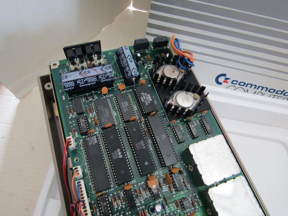 VINTAGE COMPUTER COMMODORE SINGLE FLOPPY DISK 1541 DRIVE POWERS ON