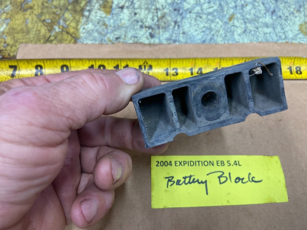 03-06 EXPEDITION BATTERY BLOCK