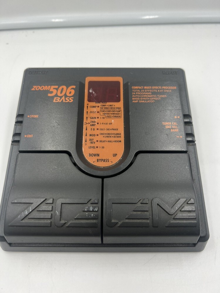 Zoom 506 Bass Multi Effects Processor Guitar Effect Pedal.