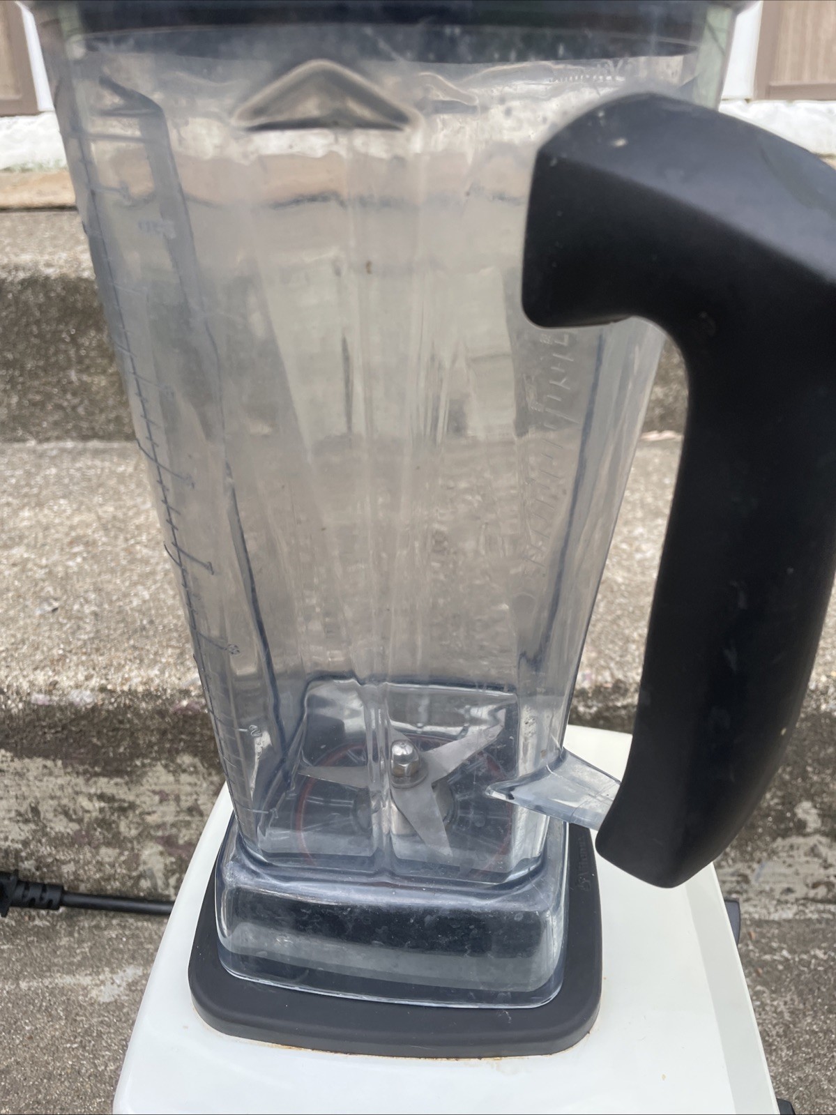 Vitamix Creations GC, White, 64 Oz Pitcher. VM0103D 10 Speed Blender