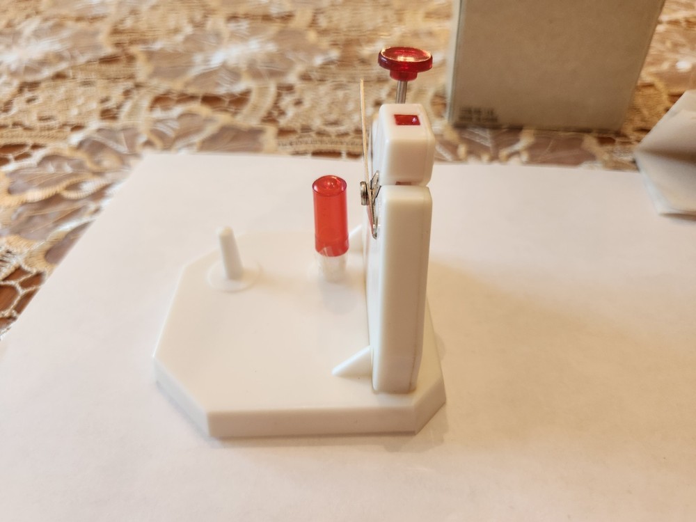 Vintage 1990 Easy Threader Machine With Instructions