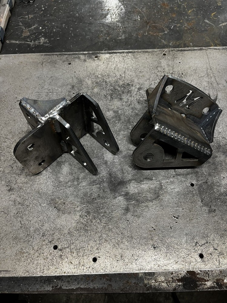 Offset Traction Bar Frame Mounts (5/8” Bolt Hole)