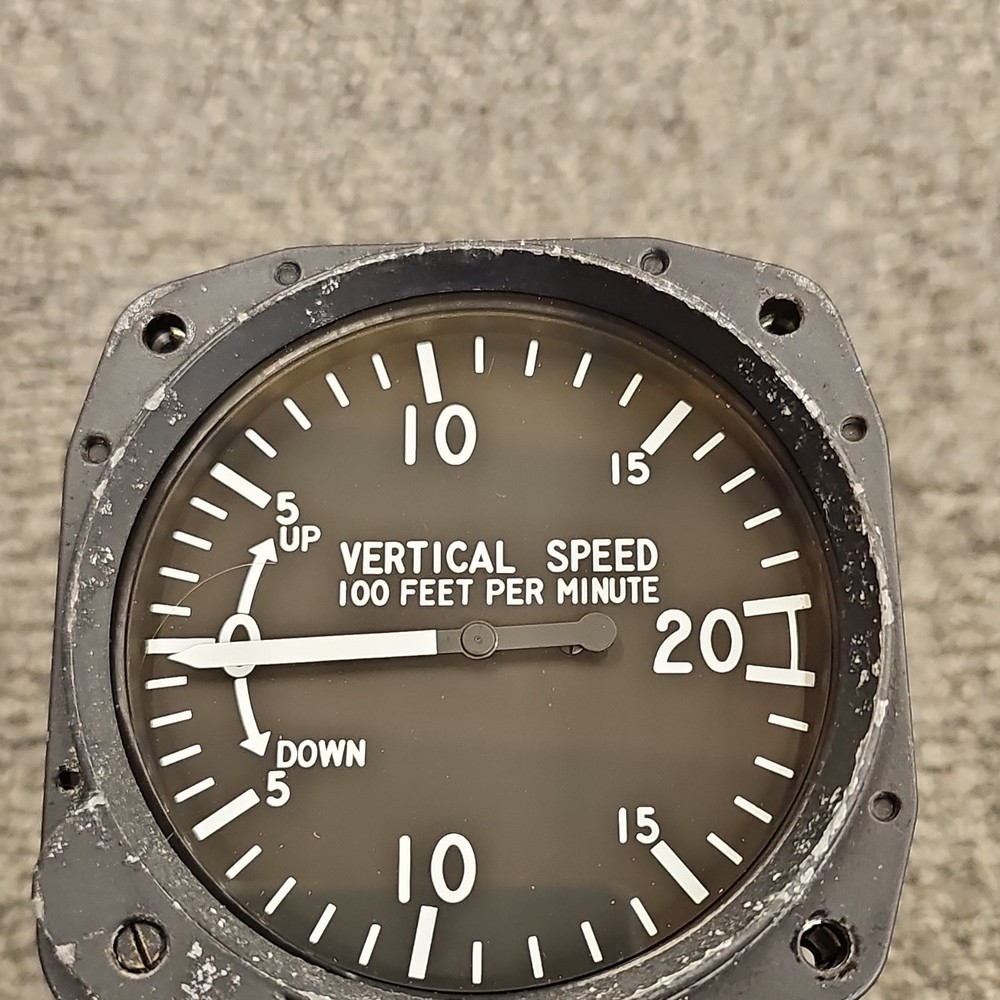 United Instruments / Piper Vertical Speed Indicator CA-54-1A