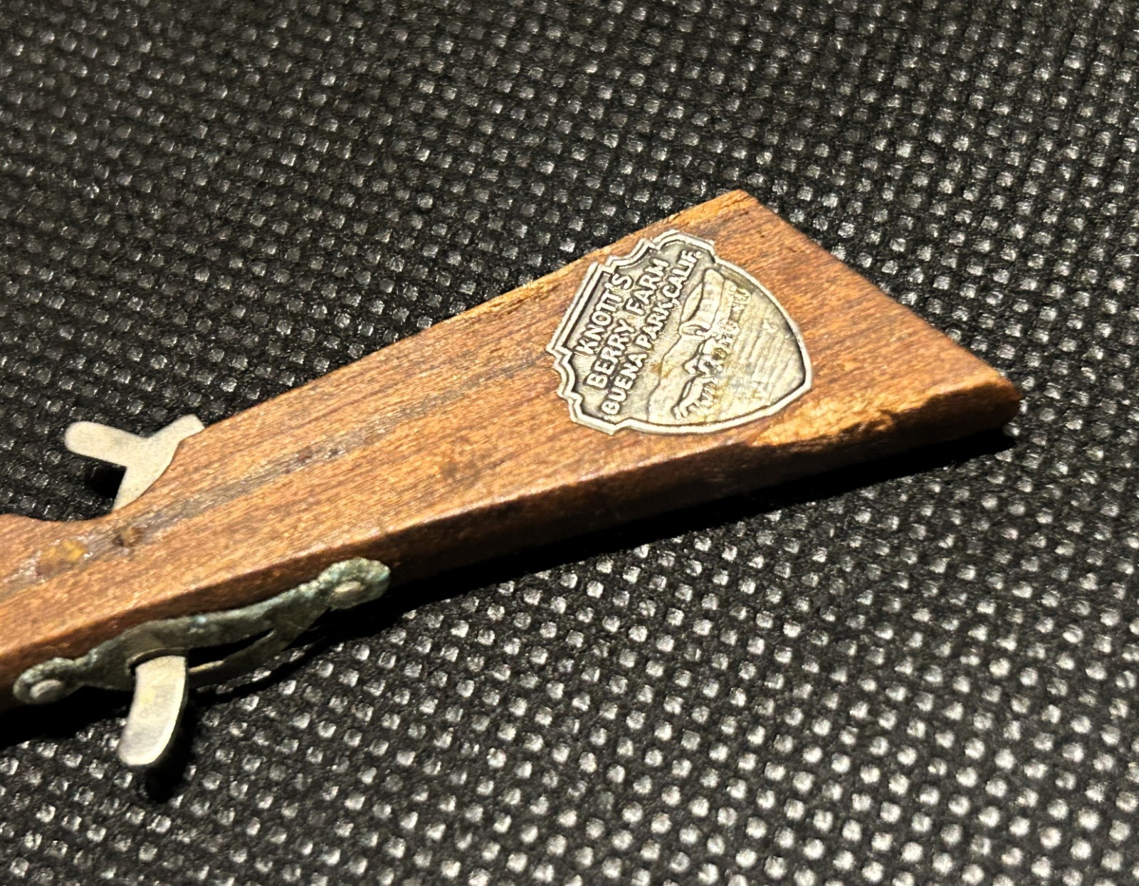 Vintage~Knott's Berry Farm Souvenir Cowboy Rifle Toy~Retractable Mechanism~Works