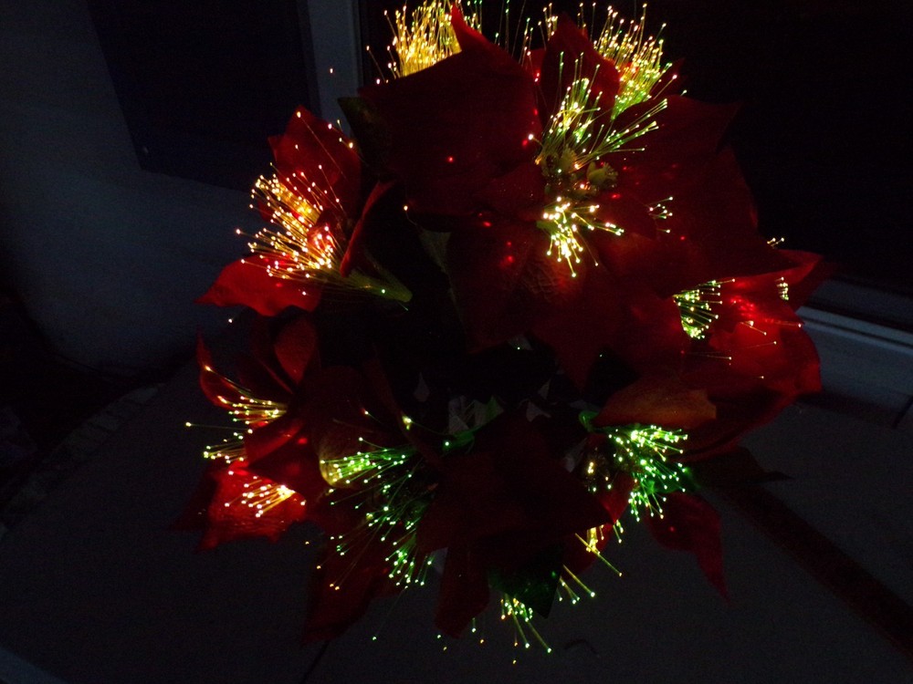 Fiber Optic 32 Inch Christmas Tree Continuously Changes Color Ex Bulbs, Tested