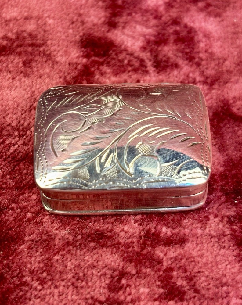 A Very Attractive Solid Silver Hallmarked Pill Box. Mark Houghton