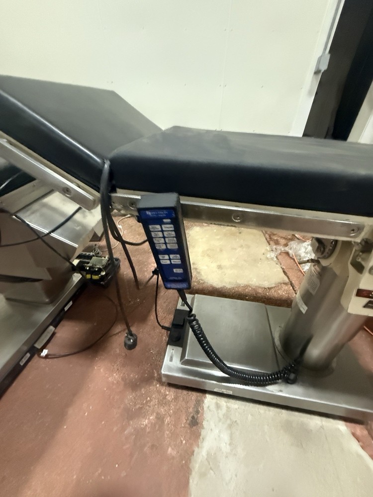 Skytron Elite 6001 With Pendant OR Table