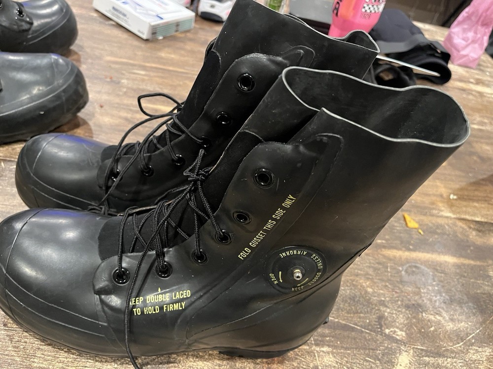 MICKEY MOUSE BUNNY BOOTS BATA Size 9R