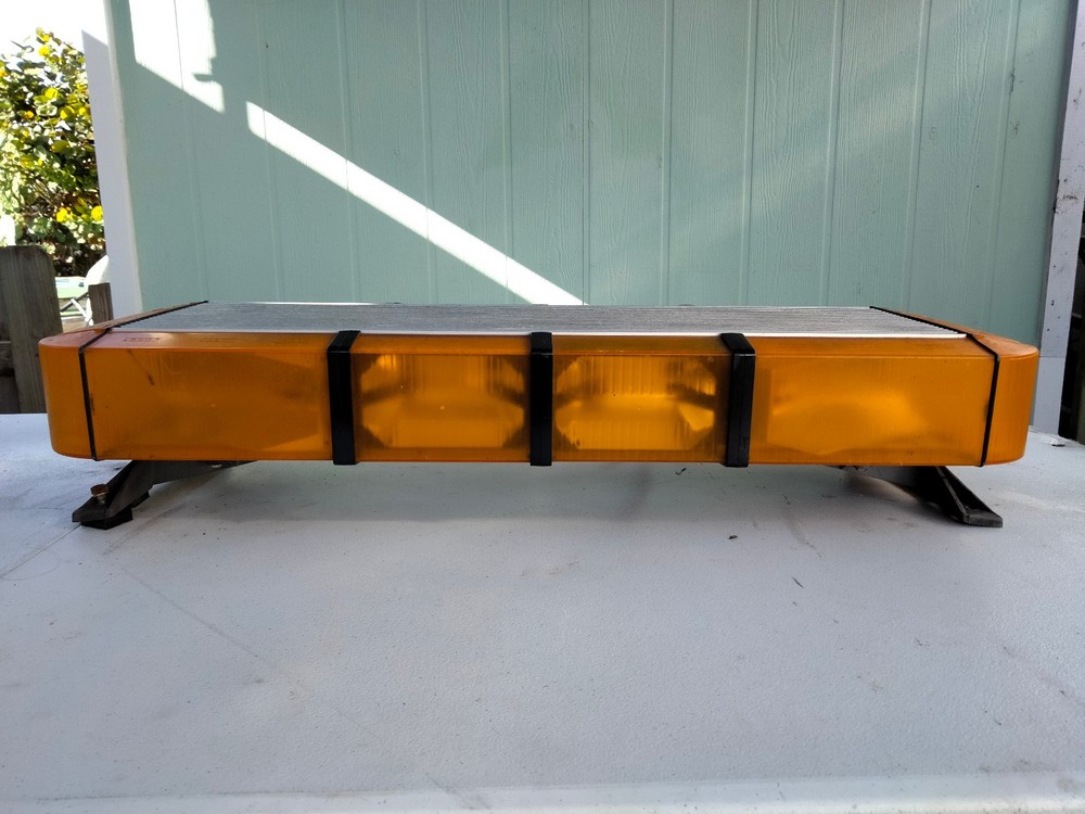 Whelen Edge 9000 Mini 6 STROBE Light Bar 28”