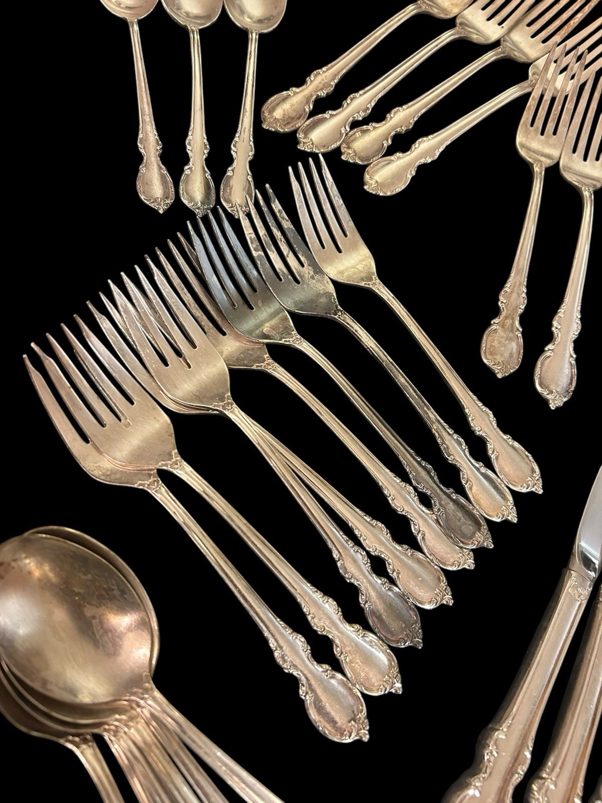 32 Pcs Set 1847 Rogers Bros Reflection Silverware Forks Spoons Knives Floral