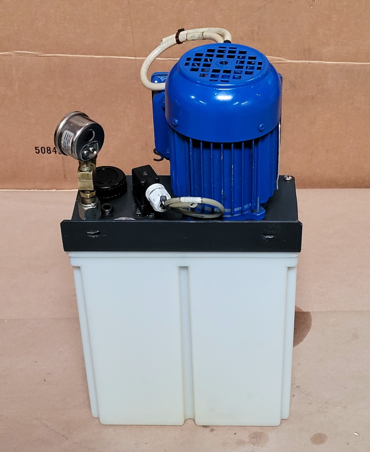 LUBRICATOR TANK ABB MOTORS TYPE UM 56B 4 FROM HARDINGE CONQUEST T42SP LATHE