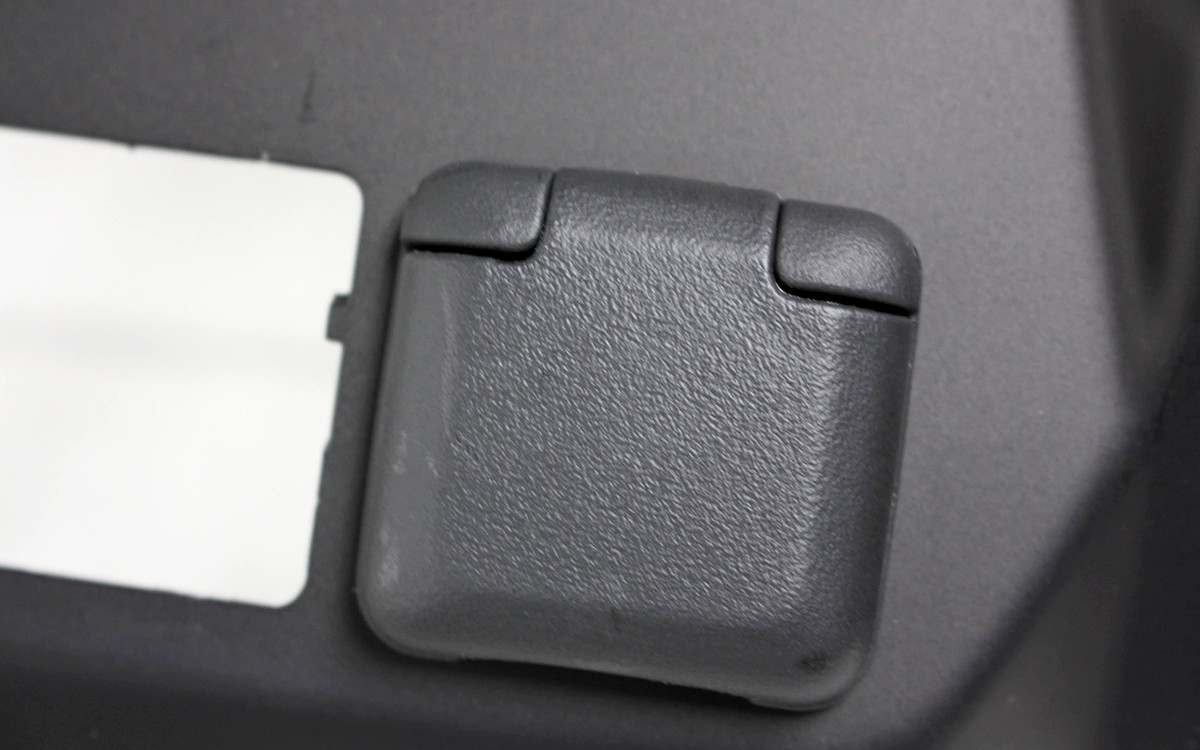 OEM Silverado 2500, 3500 Control Panel & Screen 84746880 - Surface Scratches